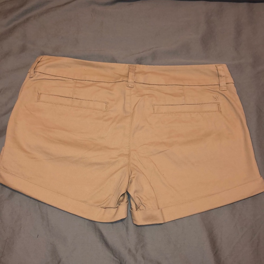 khaki american eagle shorts
